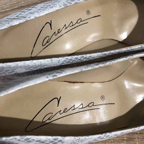 Caressa Womens 8M White/Black snake Design High Heel Pumps - Picture 7 of 8